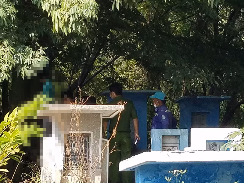 Xac nguoi treo co trong nghia trang, lo toi ac cua ke nghien-Hinh-2