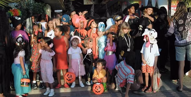 Điều đáng buồn là trong đêm diễn ra lễ Halloween, tỉ lệ trẻ em chết do tai nạn và mất tích nhiều hơn bất cứ ngày nào khác trong năm.