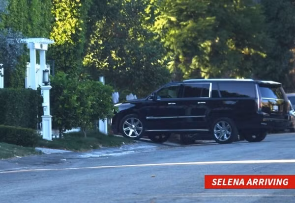 Selena Gomez gap Justin Bieber o nha rieng trong luc ban trai di luu dien-Hinh-2