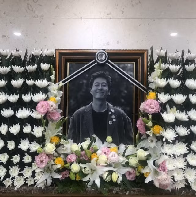 Nhieu sao du cuoi Song Hye Kyo ve som toi vieng Kim Joo Hyuk-Hinh-5