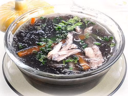 Canh rong biển thịt gà thanh nhiệt. Canh rong biển thịt gà thanh nhiệt.