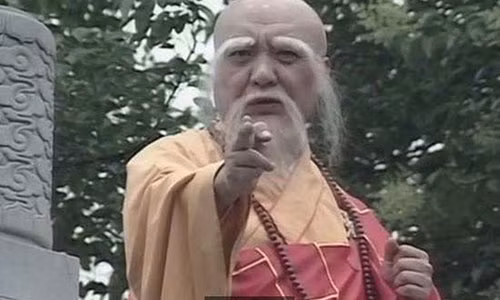 Tham gia nhiều phim nhưng ông luôn sống chật vật về kinh tế.