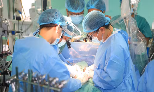 Cứu sống người đàn ông nhờ ca ghép tim xuyên Việt Cuu song nguoi dan ong nho ca ghep tim xuyen Viet