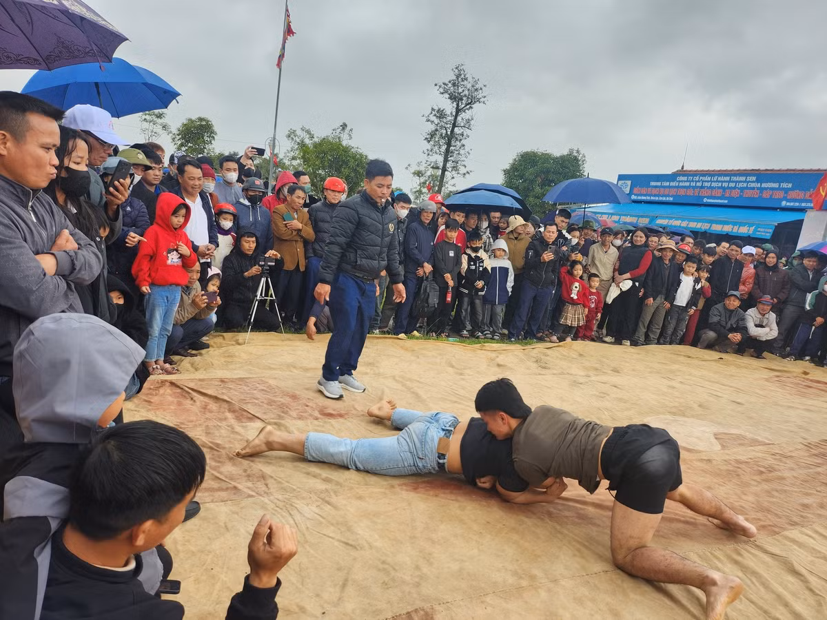 Du khach soi noi 