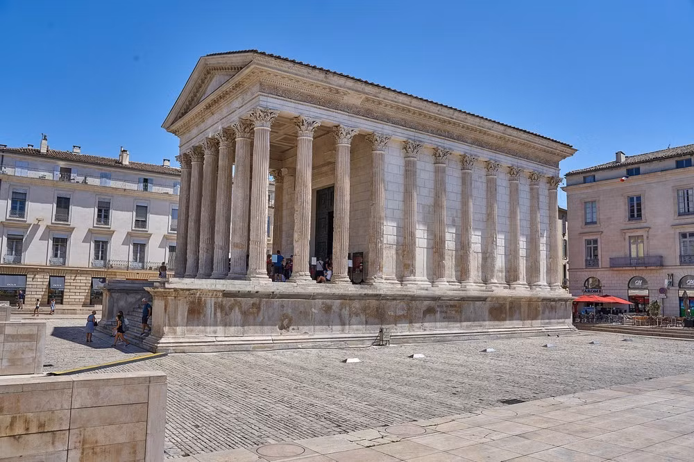 Hai người cháu này được hoàng đế Augustus chọn làm người kế vị tiềm năng. Tuy nhiên, cả hai đều chết trẻ.