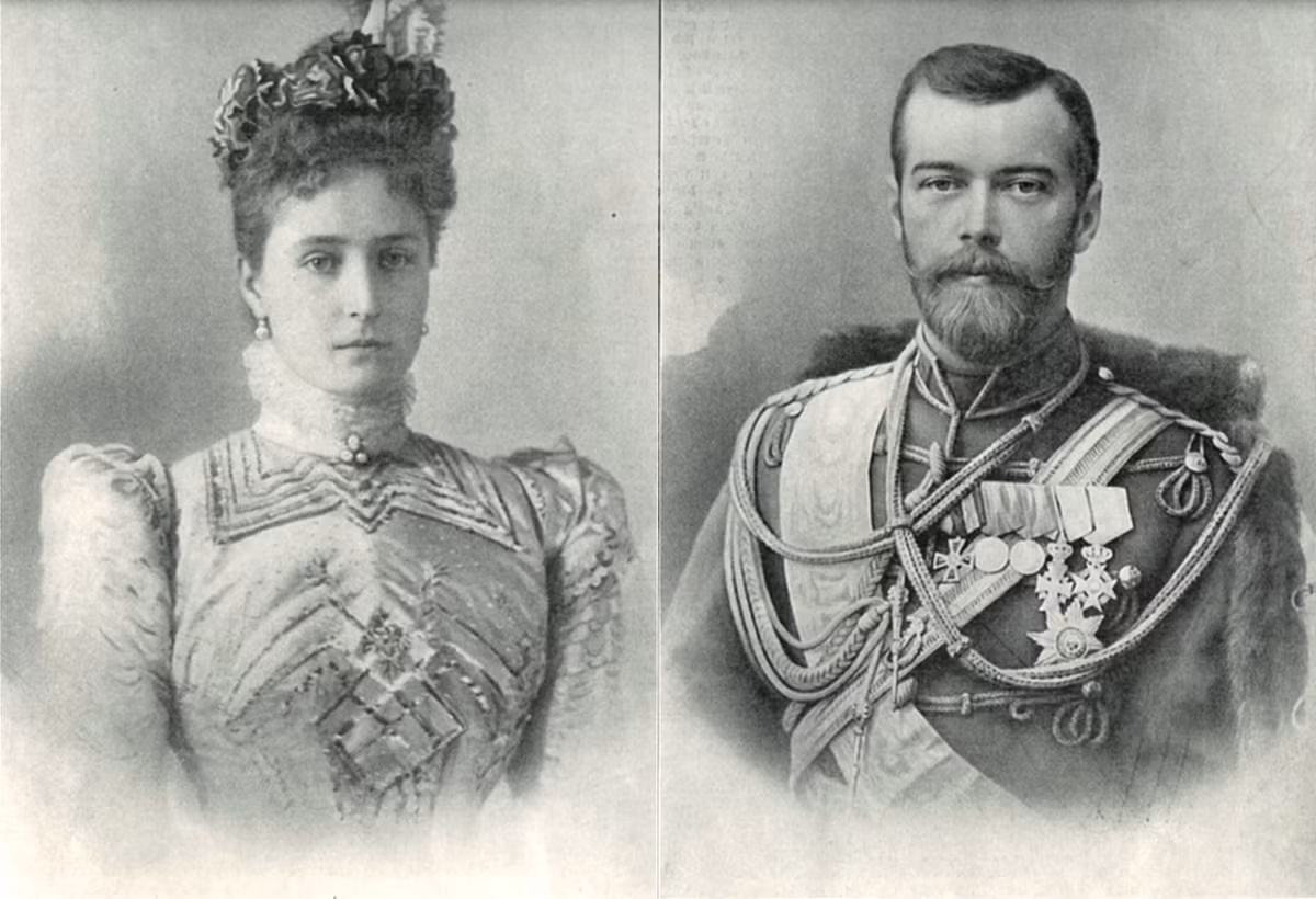 Khi Sa hoàng Alexander III lâm bệnh nặng, Thái tử Nicholas xin phép cha cho cưới công chúa Alix và nhận được sự đồng ý.