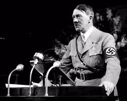 Sau khi nhận được thư, Hitler miêu tả bác sĩ Bloch là một "người Do Thái đáng quý". Vì vậy, nhà độc tài này cử lực lượng đến bảo vệ cho sự an toàn của ông và gia đình.