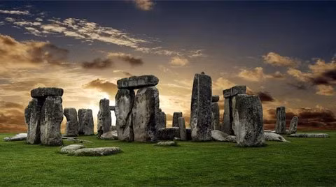 Khu vực bãi đá cổ Stonehenge nổi tiếng nước Anh và các khu vực xung quanh được UNESCO công nhận là di sản thế giới vào năm 1986.