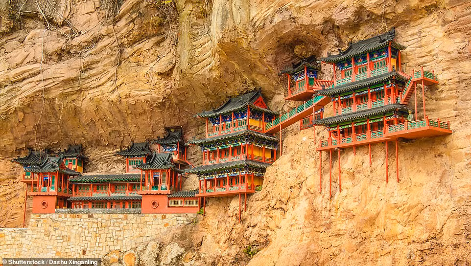 Huyền Không tự (Hanging Pagoda) - ngôi chùa treo huyền bí ở Trung Quốc - nằm tại Hằng Sơn, tỉnh Sơn Tây. Hằng Sơn được xem là một trong năm ngọn núi thiêng của Đạo giáo.