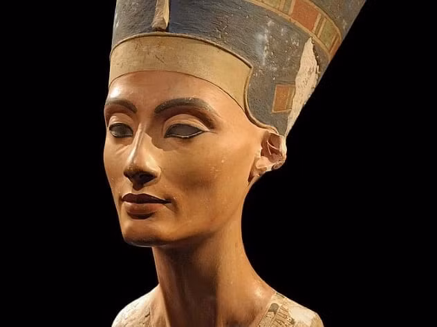 Là một trong những biểu tượng sắc đẹp trong thế giới cổ đại, Nữ hoàng Ai Cập Nefertiti được miêu tả là giai nhân tuyệt sắc, làm đắm say lòng người.