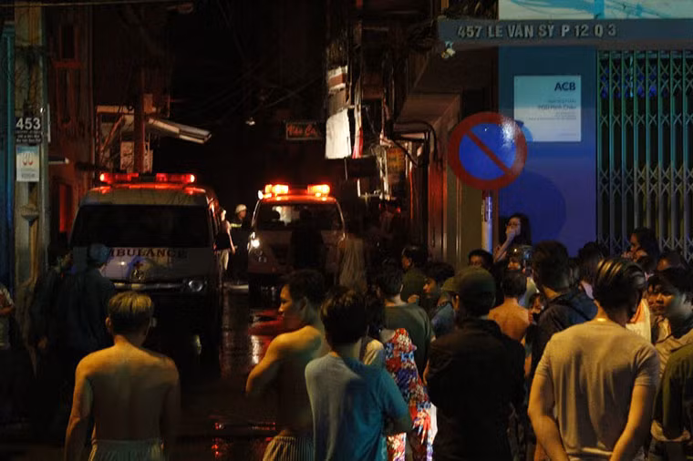 Ông Nguyễn Văn Tợi - Trưởng phòng Cảnh sát PCCC quận 3 - cho biết, bước đầu xác định có 6 người tử vong trong vụ cháy và nhiều người bị thương đang được cấp cứu tại bệnh viện.
