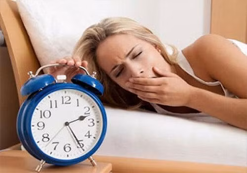 Đặc biệt, ở phụ nữ, hormone prolactin tham gia quá trình sinh sản được tiết ra khi ngủ. Thiếu ngủ kéo dài sẽ gây rối loạn chức năng nội tiết quan trọng.