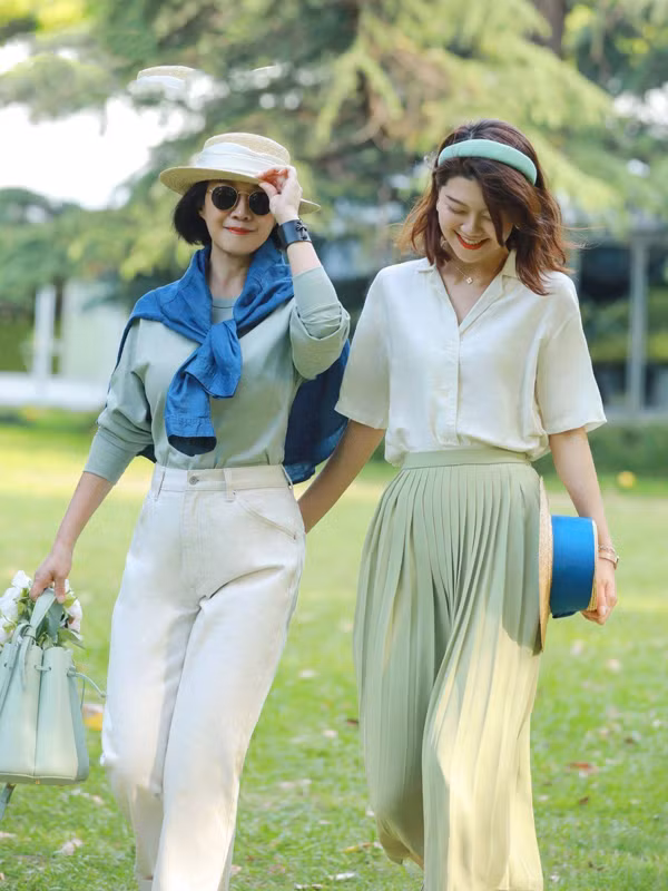 Phụ nữ có dáng quả lê mặc váy sẽ giúp che khéo bất lợi hình thể. Trường hợp muốn thay đổi với quần, bạn cần chọn đồ khéo léo. Nếu không, trang phục sẽ phóng đại nhược điểm, lu mờ ưu điểm thân trên mảnh mai. Dưới đây là những kiểu quần stylists khuyên bạn gái vóc dáng quả lê nên chọn. (Ảnh: Sohu)
