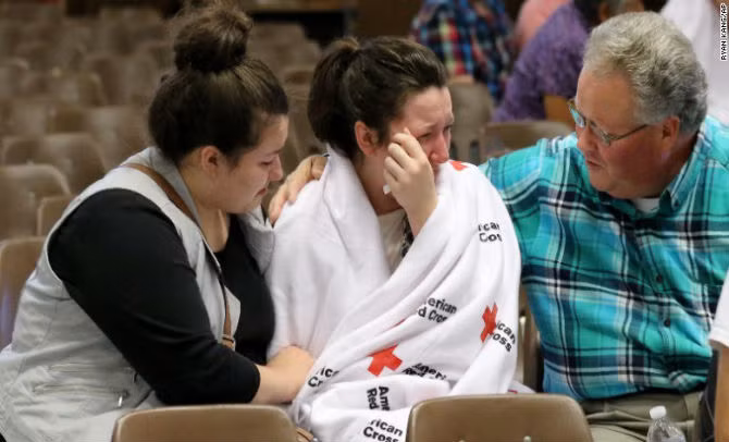 Ngày 1/10/2015, một tay súng xông vào Trường Cao đẳng cộng đồng Umpqua, bang Oregon và xả súng hàng loạt, khiến 10 người thiệt mạng và 7 người bị thương. Hung thủ đã chết trong vụ đấu súng với cảnh sát.