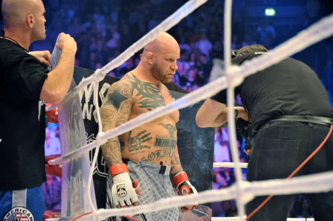 Jeff Monson tuyên bố rằng quyết định của anh xin nhận quốc tịch Nga không liên quan với chính trị. Monson chia sẻ thêm rằng thực sự tâm hồn anh luôn ở nước Nga.