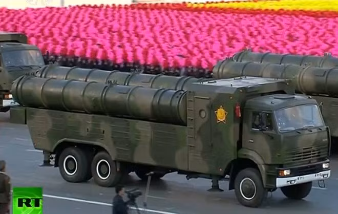 Tên lửa phòng không được cho là phiên bản S-300 do Triều Tiên sản xuất.