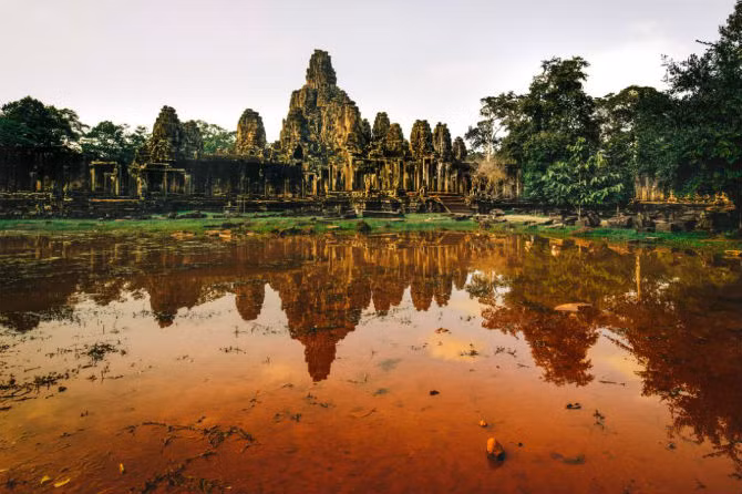 Khung cảnh bên ngoài ngôi đền Ta Prohm.