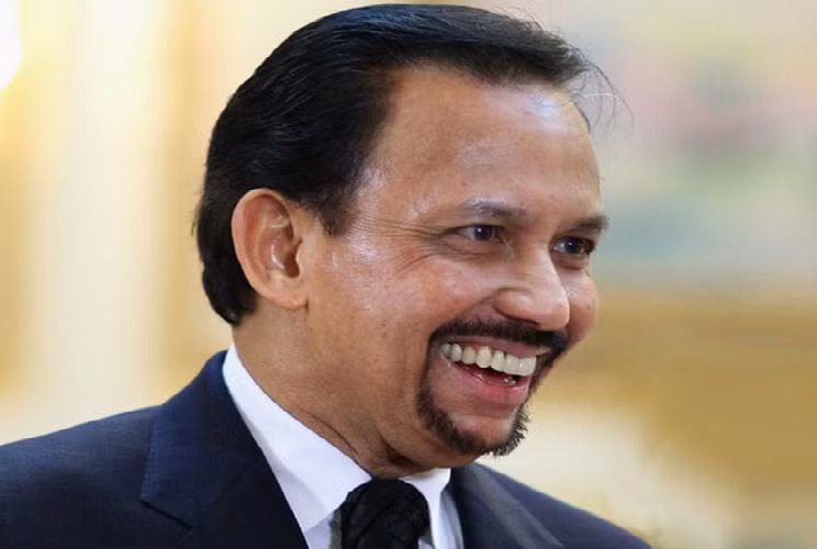 Haji Hassanal Bolkiah Mu’izzaddin Waddaulah là đương kim Sultan của Brunei. Ông lên ngôi sau khi người cha thoái vị vào năm 1967. Lễ đăng quang của Quốc vương Haji Hassanal Bolkiah Mu’izzaddin Waddaulah được tổ chức vào ngày 1/8/1968.