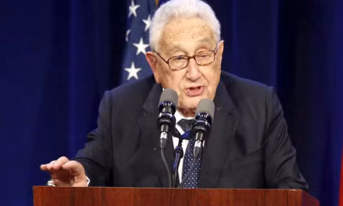 Cuu Ngoai truong My Henry Kissinger: Hay de Nga danh bai IS