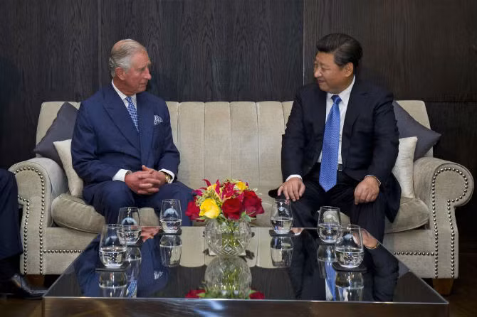 Thái tử Charles trò chuyện cùng Chủ tịch Tập tại khách sạn Mandarin Oriental ở London ngày 20/10.