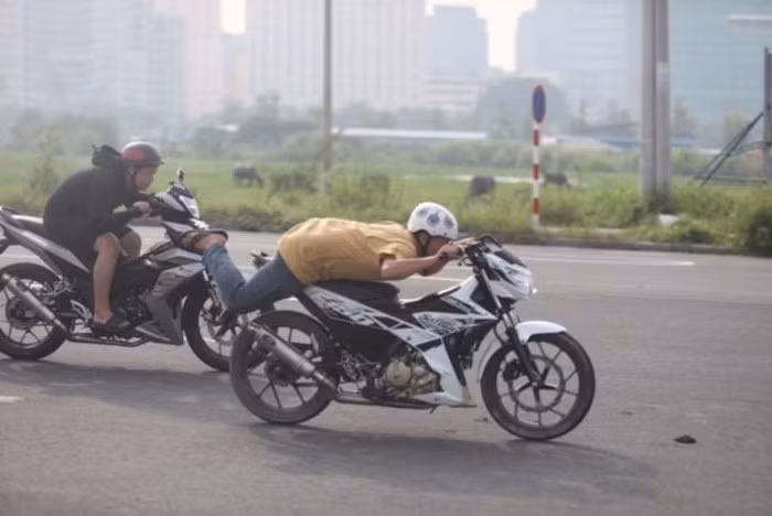 So kè với tốc độ "bàn thờ"