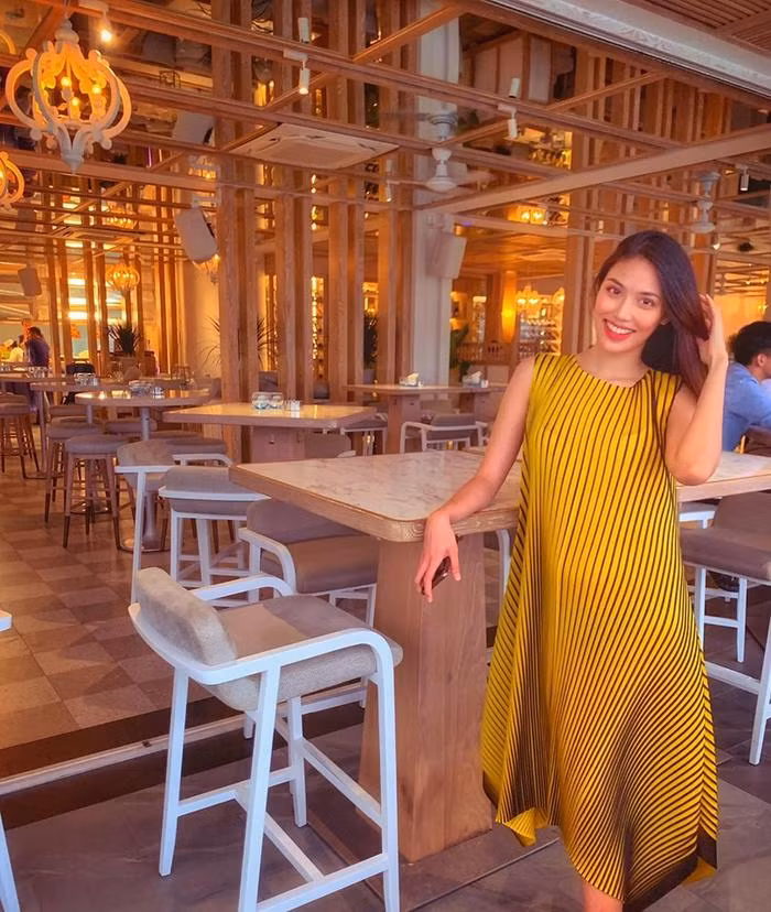 Chỉ còn hơn 1 tháng nữa là lâm bồn nên những ngày gần đây Lan Khuê cũng đã chia sẻ tâm trạng háo hức của mình khi chuẩn bị đồ đạc cho con trai sắp chào đời. Ngoài ra cô còn không quên mang đến sự ghen tỵ cho các chị em khi luôn được ông xã thương yêu cưng chiều hết mực và không ngại đưa cô sang nước ngoài du lịch để tâm trạng thoải mái. *) Title do Kiến Thức biên tập lại