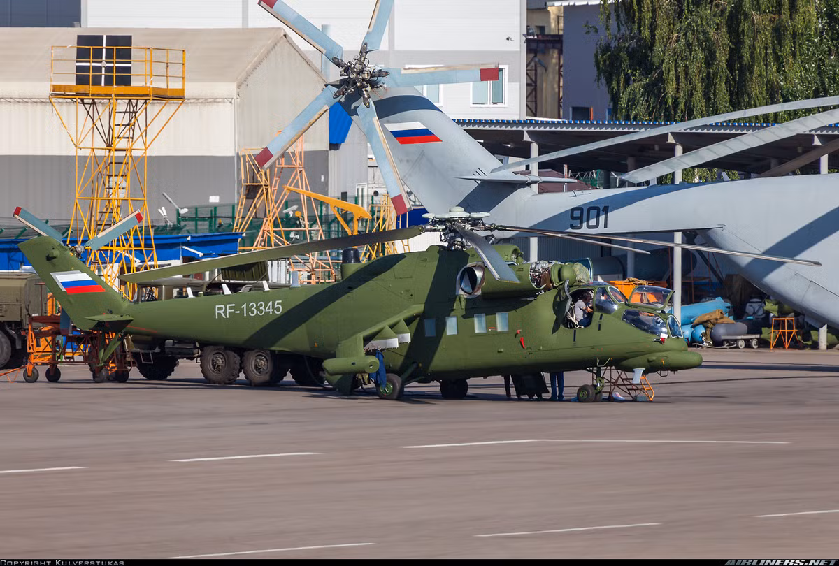 Lâu nay các VIP Nga thường sử dụng các trực thăng đa năng Mi-8MTV đã được cấu hình lại. Tuy nhiên sự xuất hiện của Mi-35MS có thể khiến Mi-8MTV mất đi chỗ đứng khi mà Mi-35MS có lớp bảo vệ tốt hơn, có tính cơ động cao hơn với tốc độ tới 335km/h trong khi của Mi-8MTV chỉ là 230-250km/h.