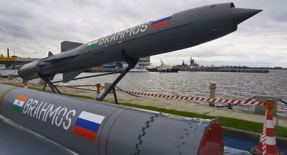 Voi ten lua BrahMos, Viet Nam se khien ke thu “mat via”