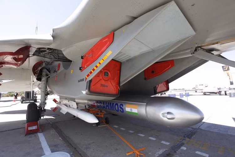 Voi ten lua BrahMos, Viet Nam se khien ke thu “mat via”-Hinh-3