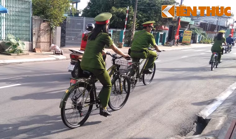 Hình ảnh vô cùng ấn tượng, gần gũi và gây thiện cảm với người dân địa phương.