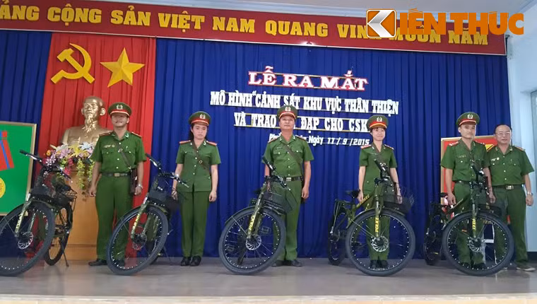 Hinh anh Canh sat tuan tra bang xe dap o Binh Duong
