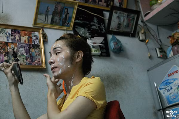 Chị luôn tự hào vì mình sống thật với bản thân và những gì mình mong muốn có. Sao cứ phải che giấu sự thật, trong khi sự che giấu lại làm cho chính bản thân ta phải chìm đắm trong sự lo lắng, bực bội.