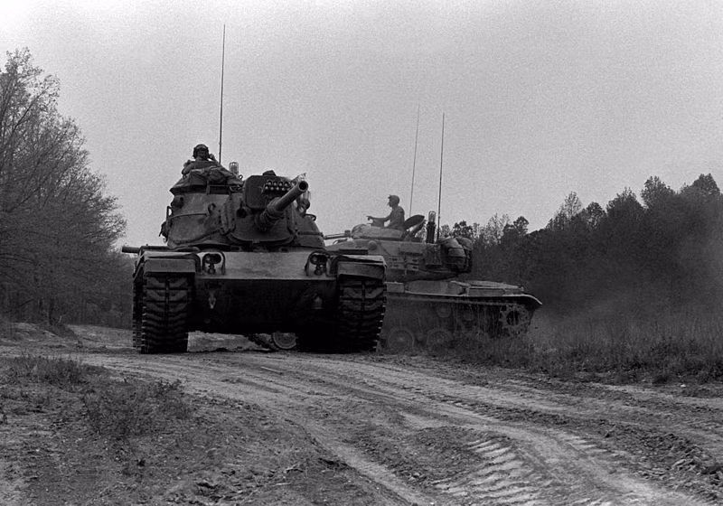 Theo Military-Today, xe tăng M60 Patton mới chính mới chính là thiết kế được tạo ra để đối địch với xe tăng T-54 và T-55 của Liên Xô. Đây cũng là thế hệ xe tăng chiến đấu chủ lực đầu tiên của nước Mỹ và là thiết kế cuối cùng kết thúc gia đình xe tăng hạng trung Patton. Nguồn ảnh: Wiki