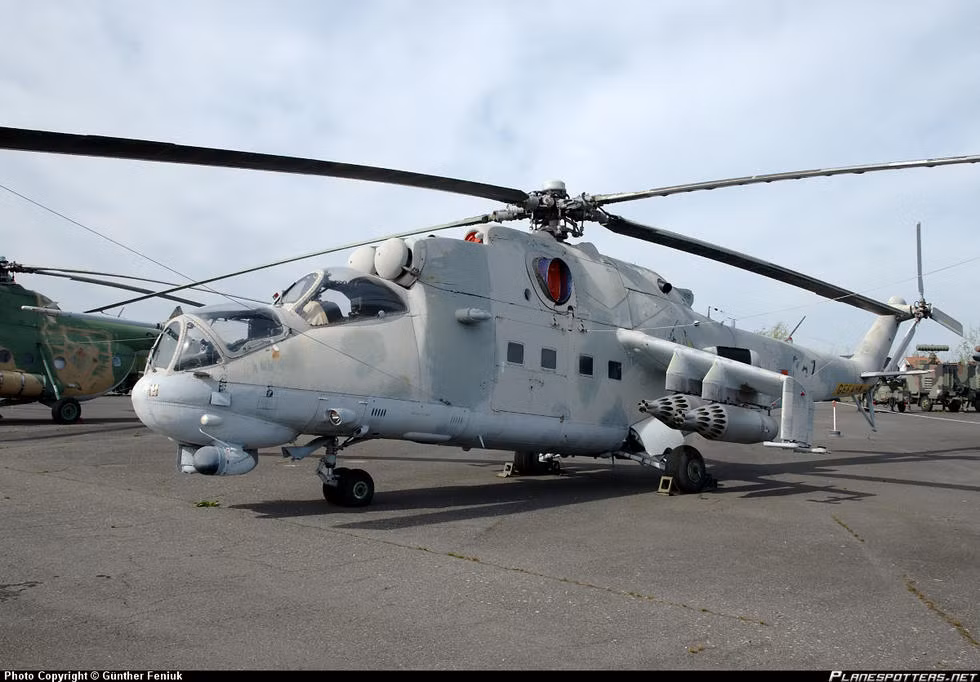 Một chiếc trực thăng tấn công Mi-24D may mắn vẫn còn khá mới. Nguồn ảnh: Planespotters