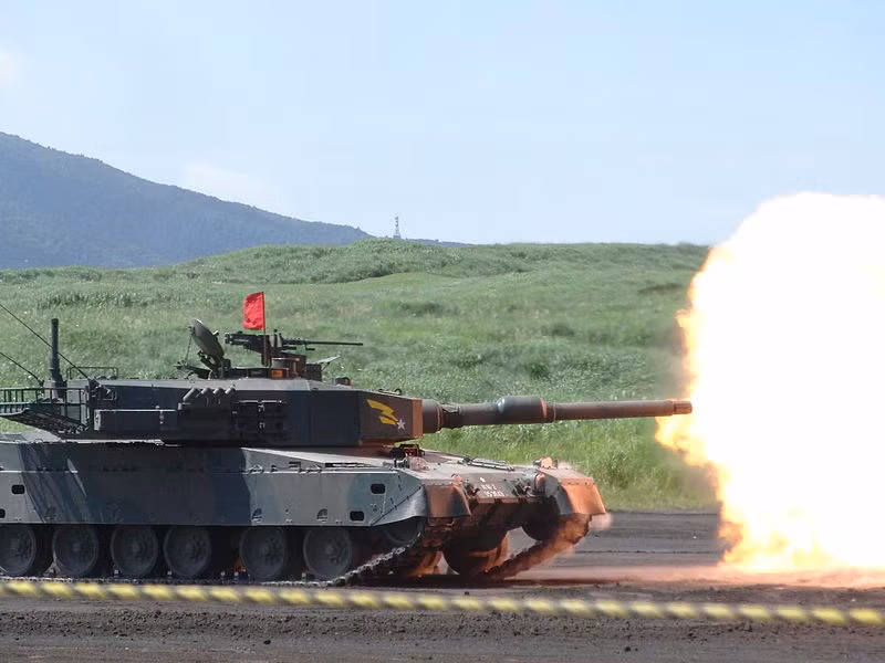 Theo Military-Today, hệ thống điều khiển hỏa lực Type 90 được đánh giá vượt trội cả xe tăng Leclerc của Pháp, Leopard 2A5 (Đức) và M1A2 Abrams (Mỹ). Nguồn ảnh: Wikipedia