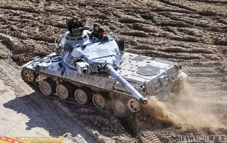 Về khả năng tác xạ của pháo 105mm trên AMX-30, theo Wikipedia, với đạn nổ mạnh chống tăng có cánh ổn định (HEAT) Obus G, cỗ tăng có khả năng xuyên giáp thép dày 400mm với cực ly tiêu diệt cách 3.000m trong điều kiện tầm nhìn tốt, ban ngày. Nguồn ảnh: QQ