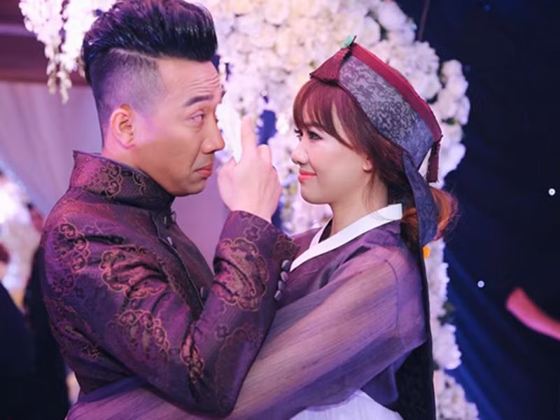 Trong đám cưới của chính mình, Trấn Thành cũng không kìm nén được những giọt nước mắt hạnh phúc. Ảnh: Zing