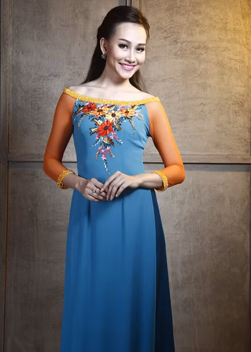 Kim Duyên - người đoạt giải Á hậu 1 cuộc thi Hoa hậu Việt Nam toàn cầu 2013 cũng bị phạt 15 triệu với lý do không được cấp phép vẫn đi thi.