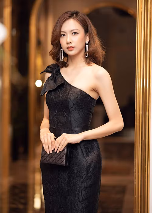 Không kém cạnh Bảo Ngọc, Vũ Mỹ Ngân sở hữu chiều cao 1m82. Ảnh: FBNV