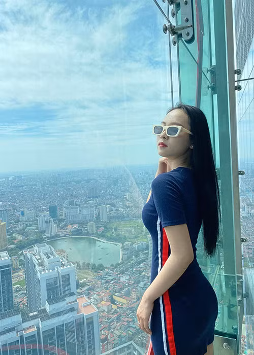 10X hiện tại sở hữu vòng eo 58 cm.