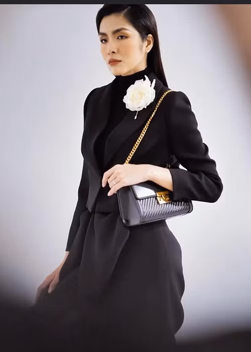 Ở hậu trường chụp ảnh, nhan sắc của Hà Tăng cũng được đánh giá cao.