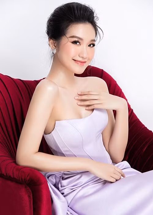 Hải My cho rằng đẹp về ngoại hình chưa phải là tất cả, vì vậy cô luôn nỗ lực học tập và học hỏi.