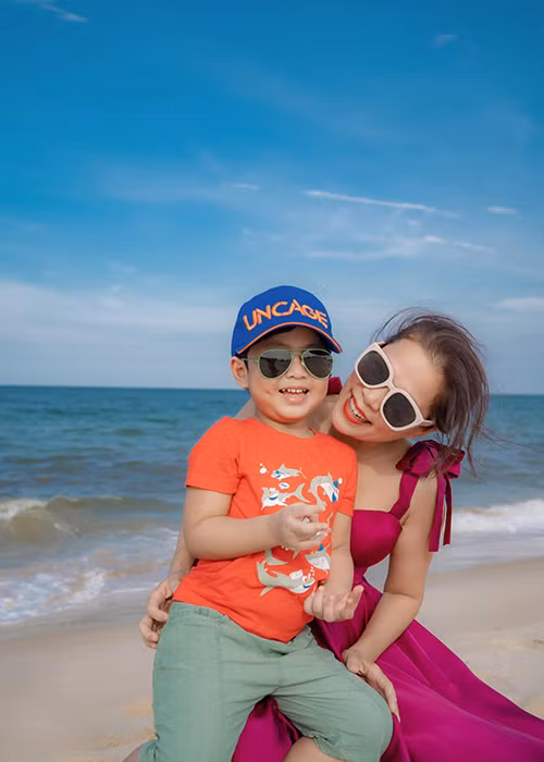 Khi mang bầu lần 3, Mỹ Lệ đã ở tuổi 45. Để tránh nguy hiểm đến tính mạng cả mẹ lẫn con, nữ ca sĩ phải sinh mổ sớm.