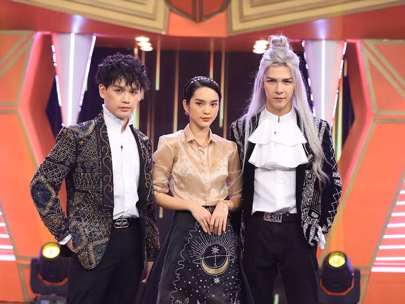 Nguyễn Trần Trung Quân - Denis Đặng bị antifan đặt điều thiếu minh bạch khi đi từ thiện miền Trung. Trung Quân cho biết, antifan đã dựng lên bảng giá mặt hàng cứu trợ hoàn toàn sai thực tế trong khi không có liên quan đến chương trình. Ảnh: Dân Việt