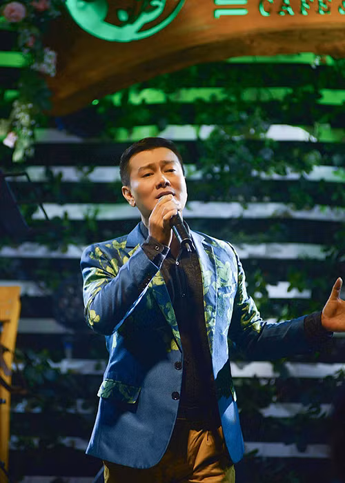 Nhin lai chang duong su nghiep cua NSUT Tuan Phuong dang nguy kich