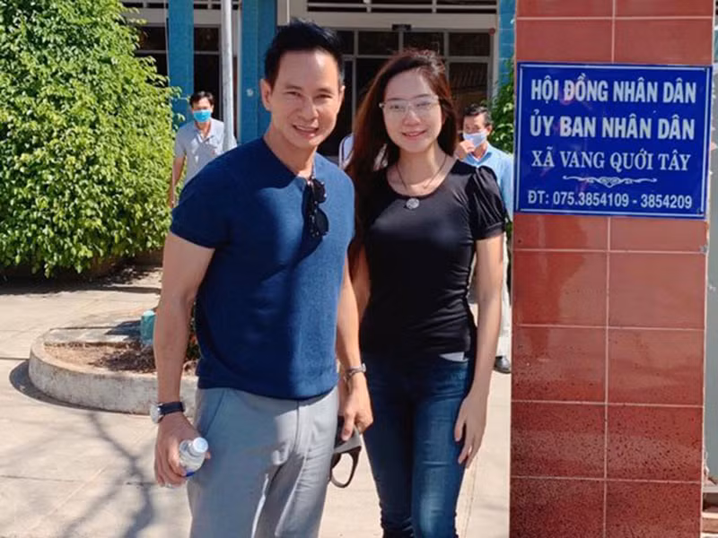 Vợ chồng Lý Hải cũng kêu gọi ủng hộ người dân miền Trung. Tính đến tối ngày 14/10, cặp đôi nhận được 3,5 tỷ của các nhà hảo tâm.