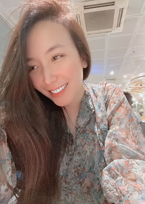 Mang thai đôi, bà xã của Khắc Việt vẫn giữ được nhan sắc xinh đẹp.
