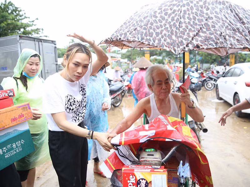 Thuy Tien, My Tam, Tran Thanh: Choi het minh... lam het suc?