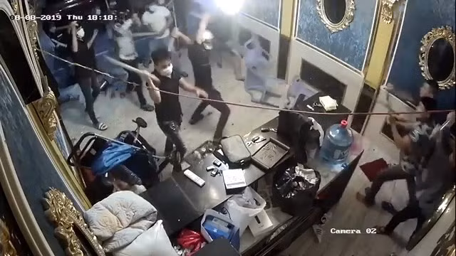 Nguyên nhân hàng chục giang hồ đập phá nhà hàng ở Sài Gòn Nguyen nhan hang chuc giang ho dap pha nha hang o Sai Gon