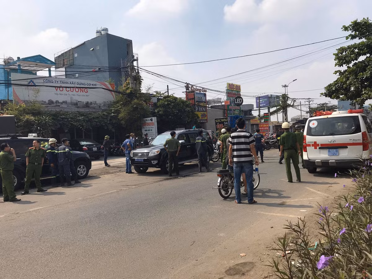 Sài Gòn: Ngáo đá, đâm trọng thương 3 cảnh sát đặc nhiệm - Hình 2 Sai Gon: Ngao da, dam trong thuong 3 canh sat dac nhiem-Hinh-2